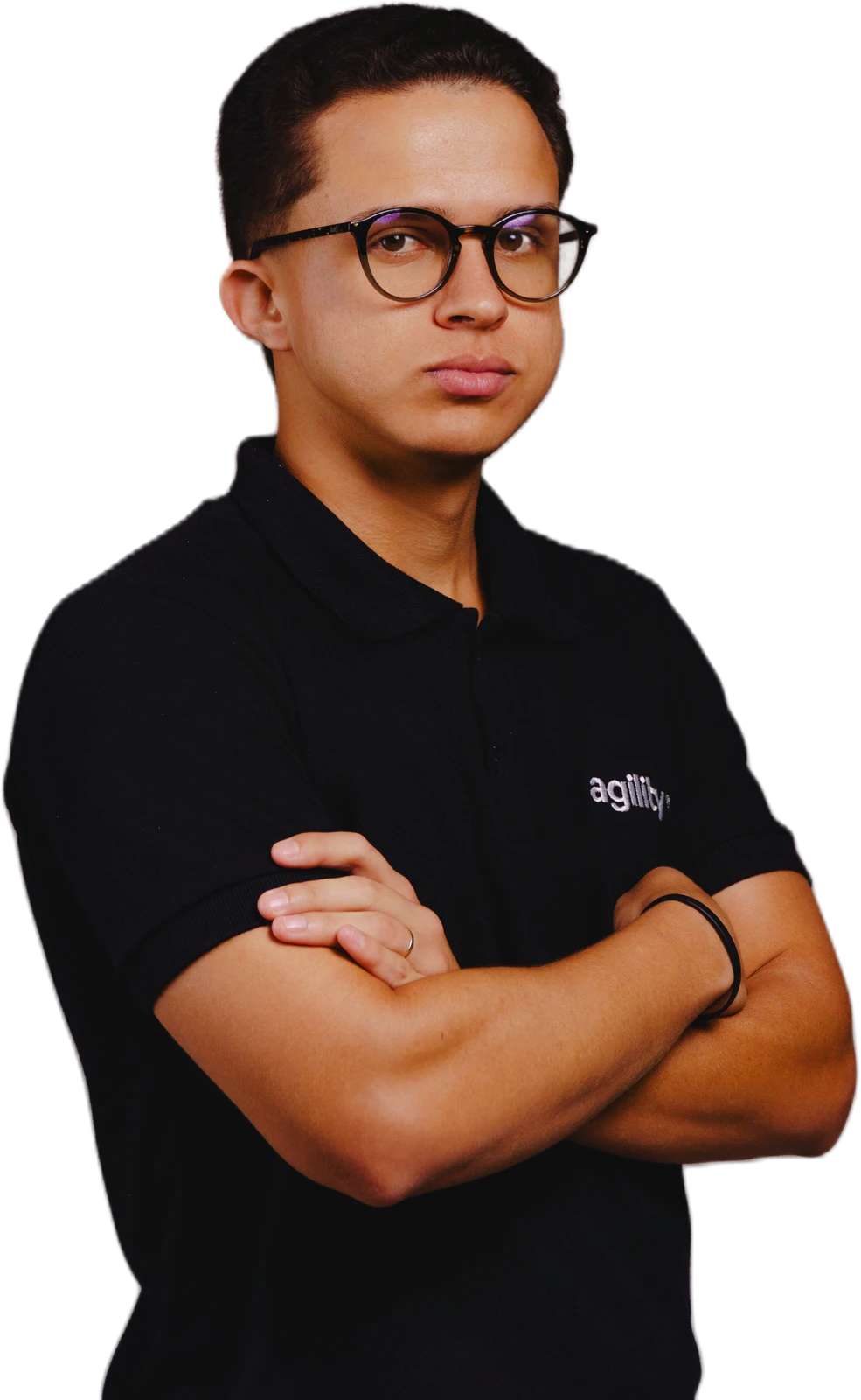 João Reis de braços cruzados, com a camisa da Agility